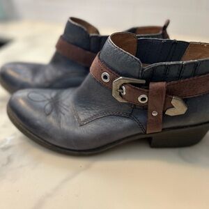 Stylish Blue and Brown Heeled Boots